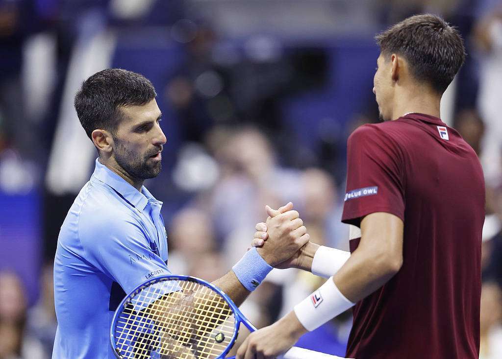 开云app-德约科维奇意外战胜FPX，比赛局势复杂引爆全场！气势如虹延续(德约科维奇最新比赛视频)