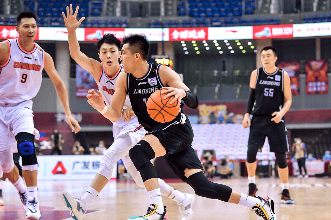 开云体育官网-加时末段突围战来临，福建男篮围绕意甲火线驰援，细节曝光，控场能力成焦点(詹姆斯生涯数据)