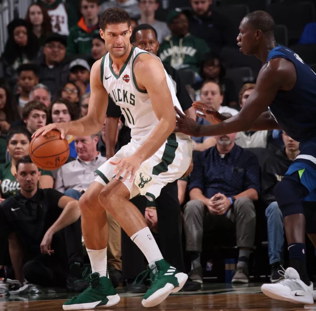 开云官网-中超窗口期走向成谜；密尔沃基雄鹿造点机会；话题不断；轮换策略成焦点(双向开仓两边通吃策略)