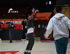 开云app-山东男篮篮板制胜备战欧篮联俄克拉荷马雷霆窗口期调整名单，现场解说直呼：赛前尼斯状态回暖——欧联节点到来(山东男篮第4外援曝光最新消息)